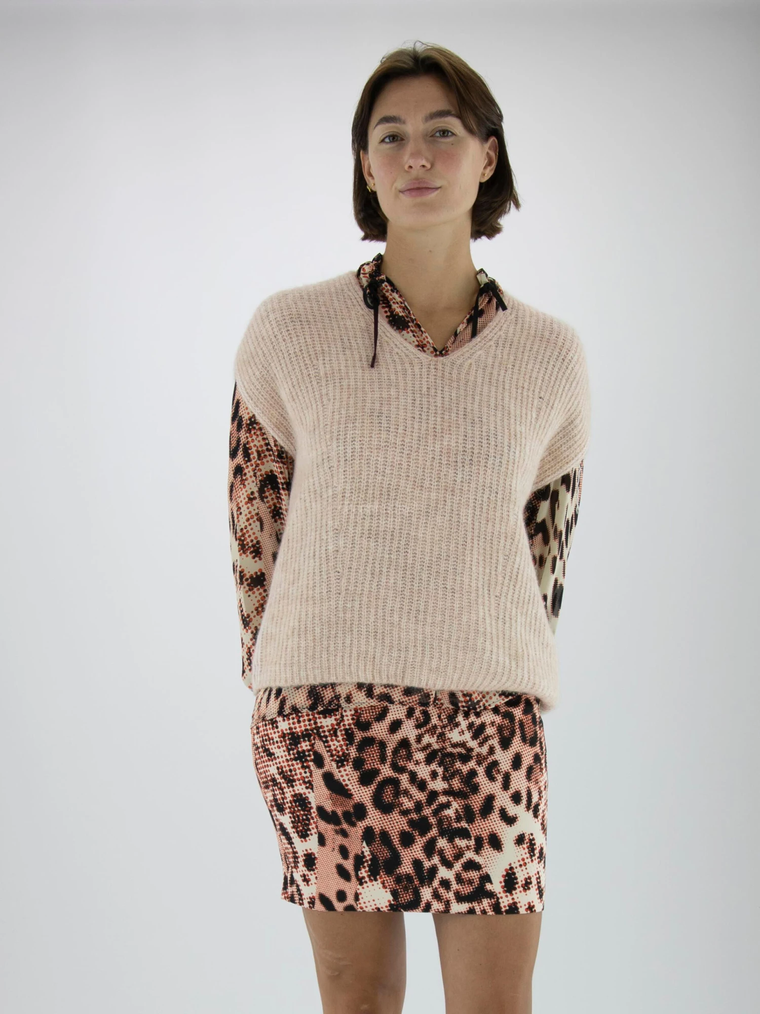 Marc Cain VS 42.01 M18 Tops Beige 2 Marc Cain VS 42.01 M18 Tops Beige - Afbeelding 2