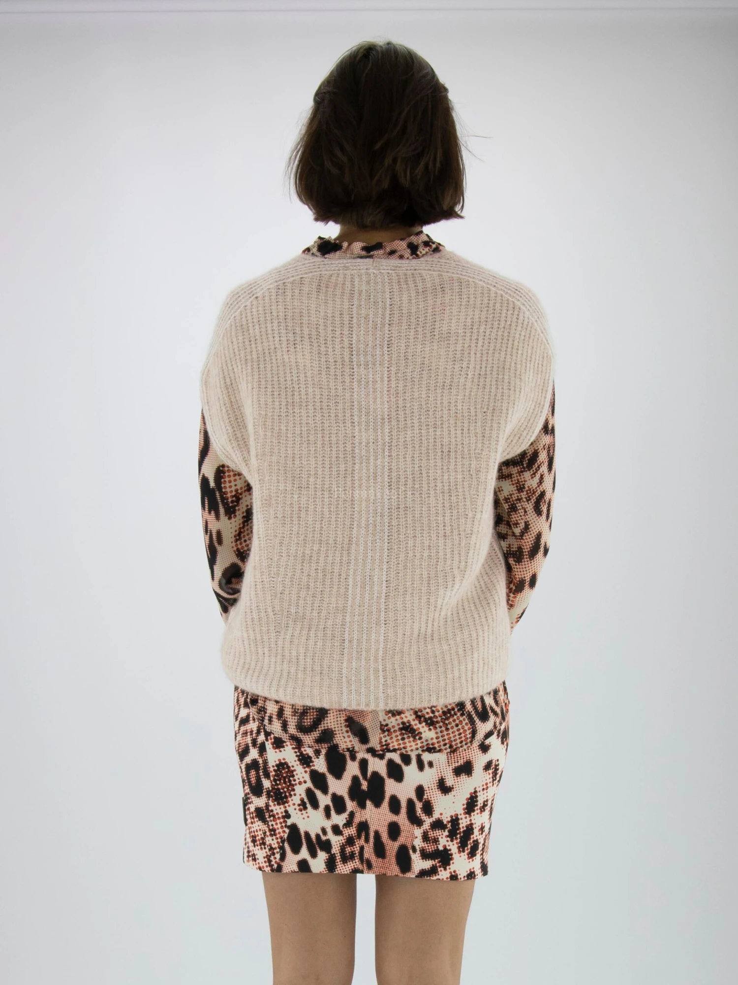 Marc Cain VS 42.01 M18 Tops Beige 4 Marc Cain VS 42.01 M18 Tops Beige - Afbeelding 4