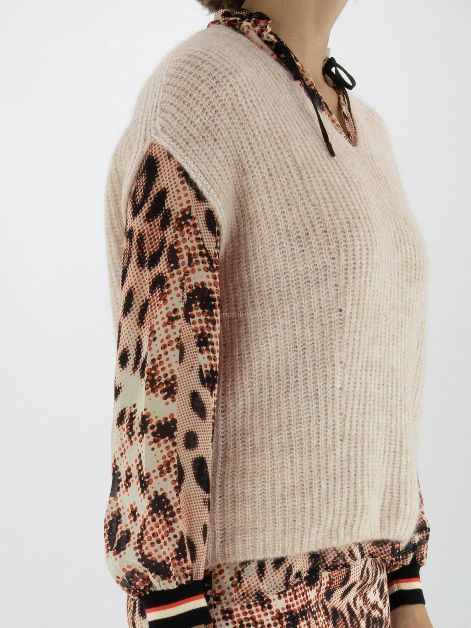 Marc Cain VS 42.01 M18 Tops Beige 8 Marc Cain VS 42.01 M18 Tops Beige - Afbeelding 8