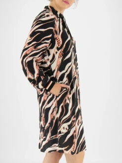 Marc Cain VS 21.03 W38 Jurken Zwart -Kleding Speciaal Winkel 160100693 9