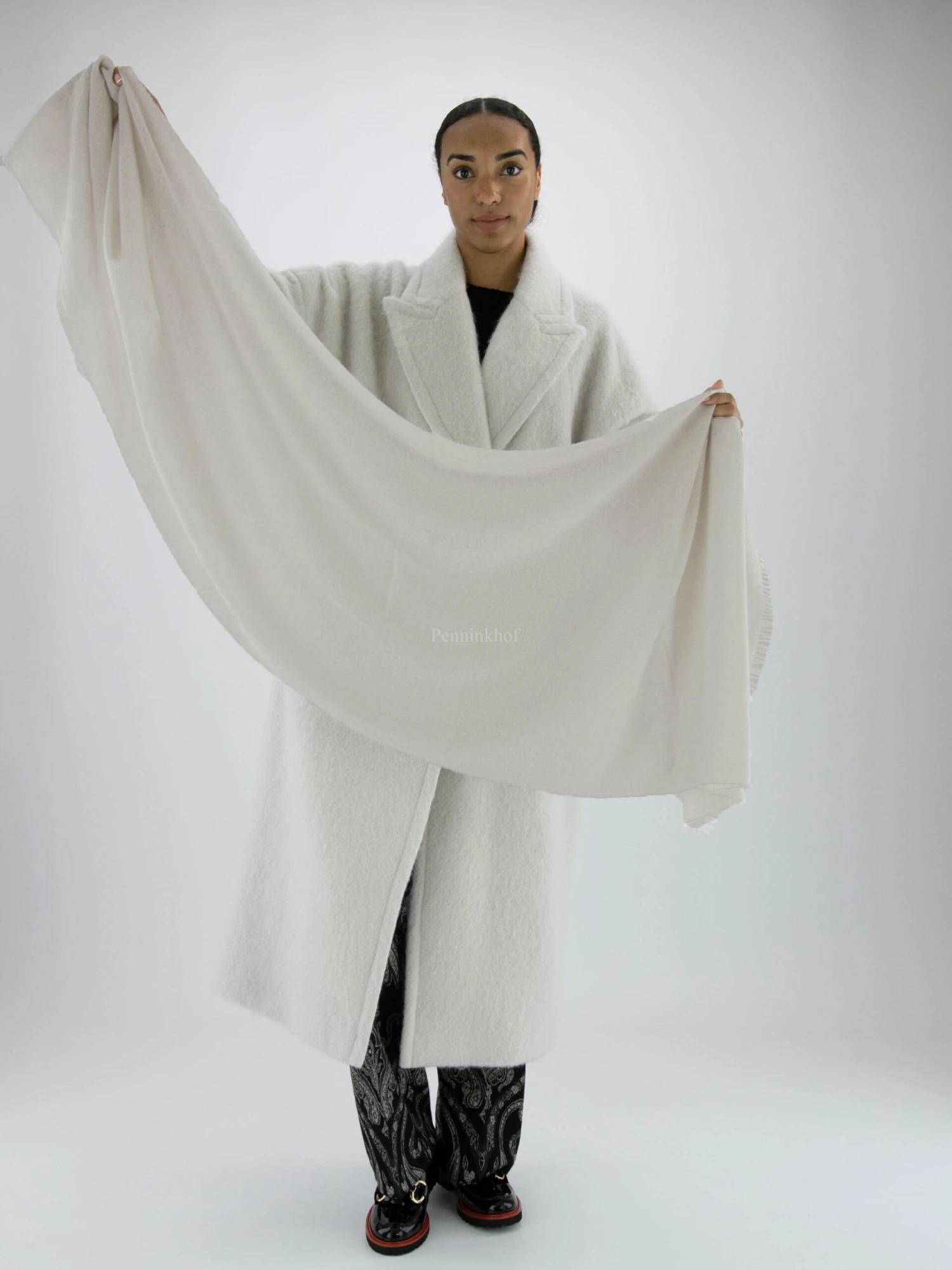 Marc Cain VC B4.13 Z26 Shawls Grijs 3 Marc Cain VC B4.13 Z26 Shawls Grijs - Afbeelding 3