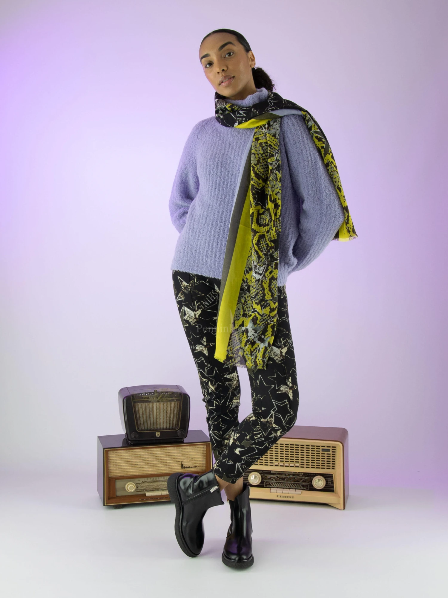 Marc Cain VS B4.07 Z43 Shawls Zwart 2 Marc Cain VS B4.07 Z43 Shawls Zwart - Afbeelding 2